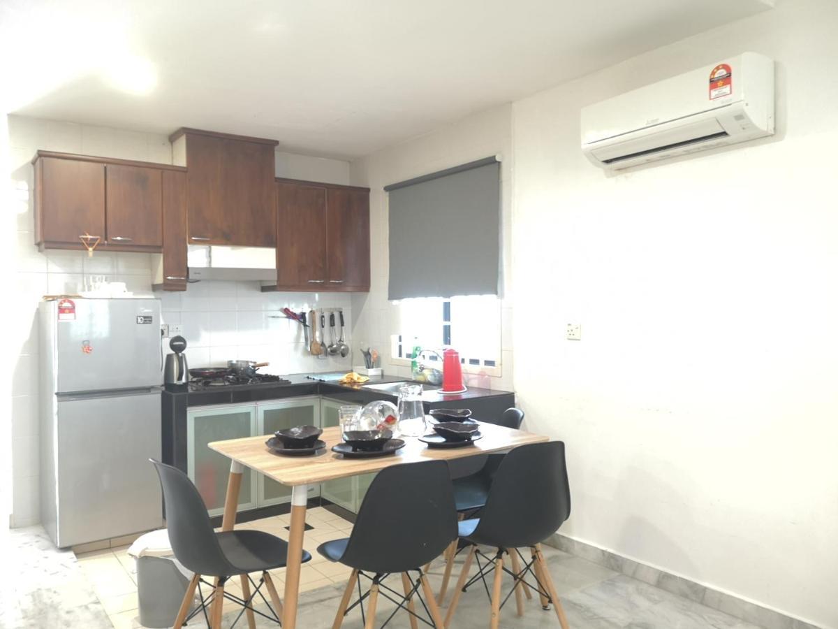 Apartment Polo Park Near Mid Valley Southkey
